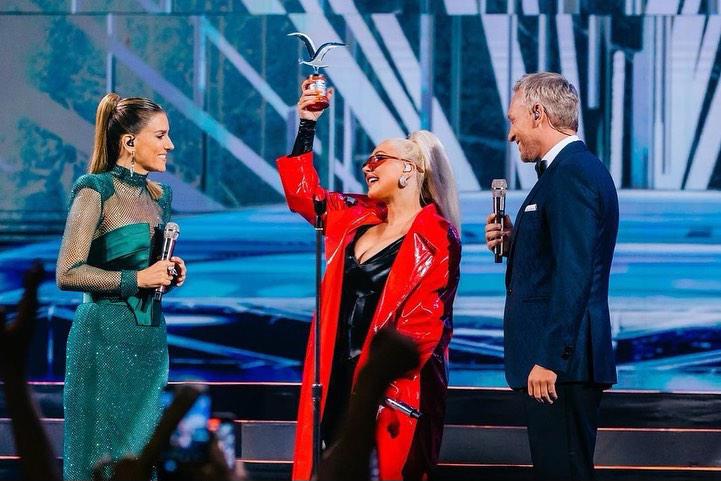 $!Christina Aguilera recuerda sus raices ecuatorianas en Viña del Mar con una presentación bilingüe