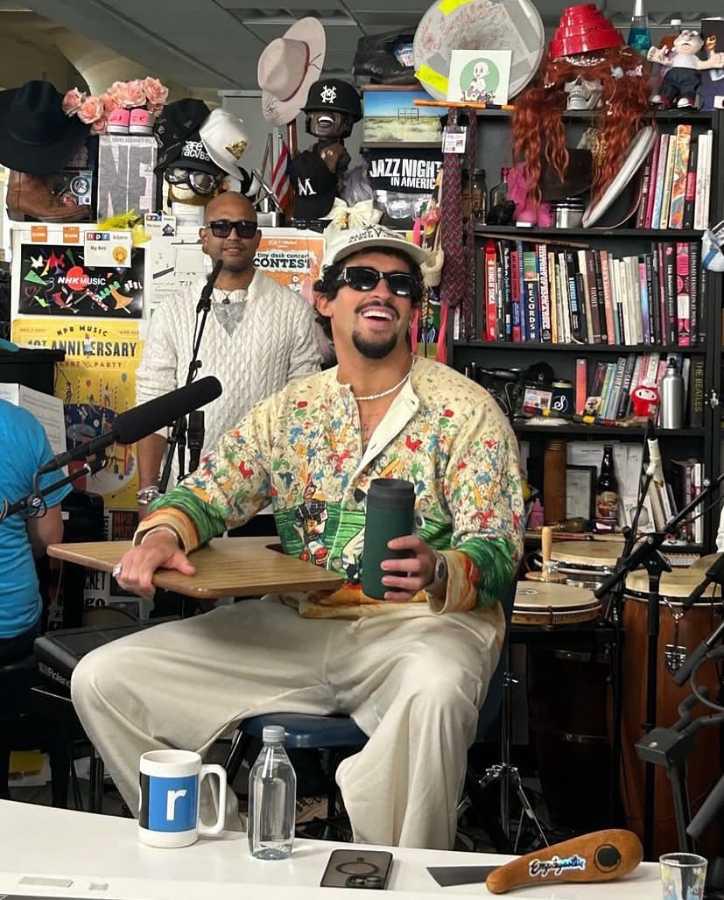 $!Sin “Tití” ni “Dákiti”, pero con mucha identidad, Bad Bunny presentó seis canciones de su nuevo disco en uno de los Tiny Desk más esperados del año.