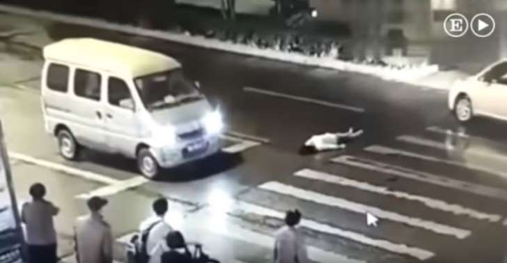 Mujer en China sufre doble atropello y nadie la ayuda