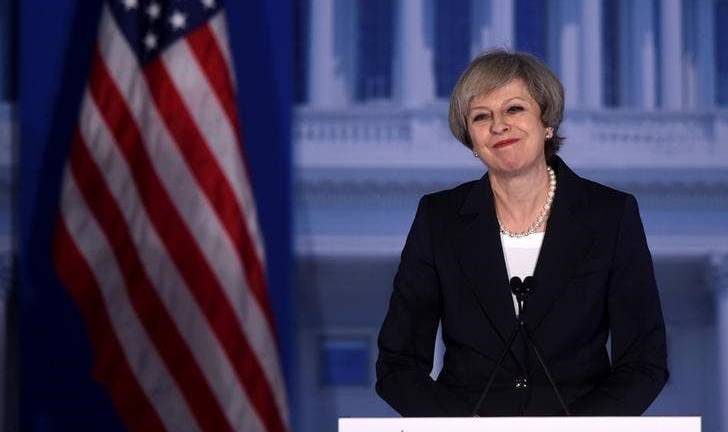 Theresa May asegura que Trump apoya a la OTAN &quot;al 100 %&quot;