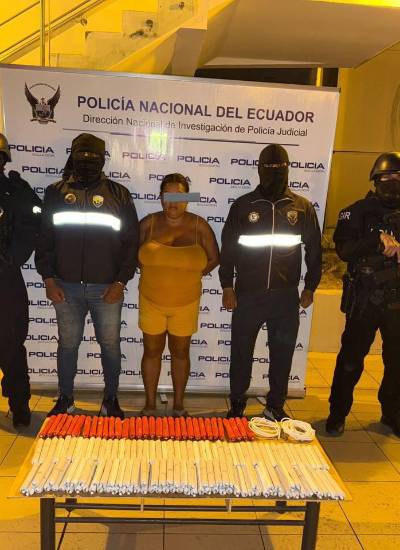 Una mujer arrestada por posesión de explosivos para cometimiento de atentados contra locales comerciales, informó el ministro Reimberg.