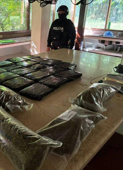 Hallan centro de producción y distribución de droga y armamento en Loja.
