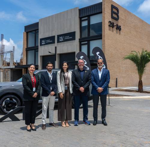 Kristel Vásquez, gerente regional de ASIAUTO; Gabriela Sacoto, gerente de Operaciones de ASIAUTO; Iván Baquerizo, presidente ejecutivo de Promotora Baqueira; Luis Fernando Gómez, presidente ejecutivo de Promotora LFG; y José Jara, gerente de Marketing de ASIAUTO.