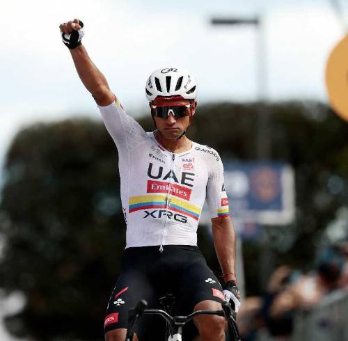 Jhonatan Narváez atacó a 10 km de la meta y así saborear un nuevo triunfo en la Corsa Rosa.