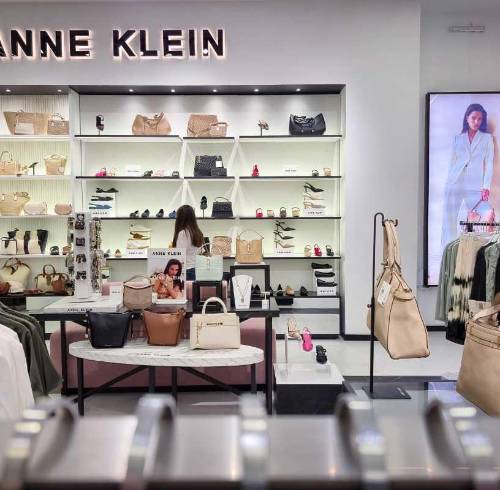 La primera tienda de Anne Klein en Ecuador se abrió en el Mall El Jardín, en Quito.