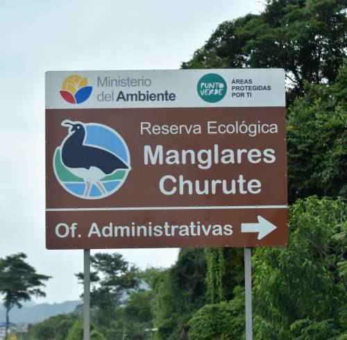 La reserva está ubicada en el kilómetro 49 de la vía Guayaquil-Machala, en el sector Churute, provincia del Guayas.