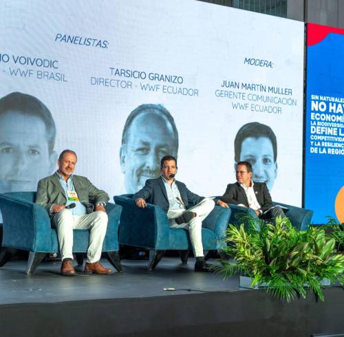 El foro ¿Cuál es el valor económico de la naturaleza? estuvo conformado por Tarsicio Granizo, director de WWF Ecuador (i), Juan Martín Muller, gerente de comunicación de WWF Ecuador, y Mauricio Voivodic, director ejecutivo de WWF Brasil.