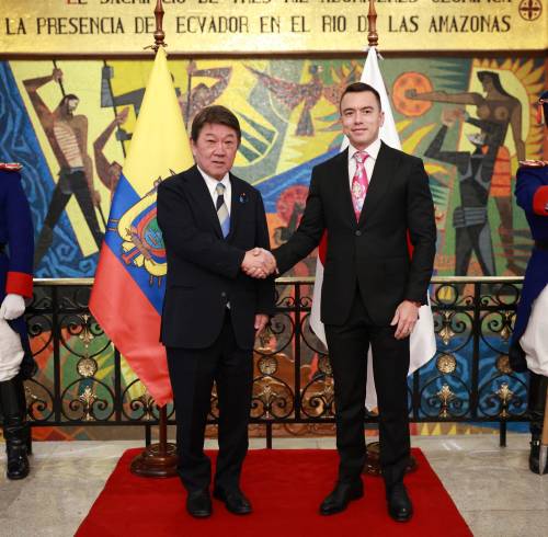 El ministro de Asuntos Exteriores de Japón, Motegi Toshimitsu, en el encuentro con el presidente Noboa.