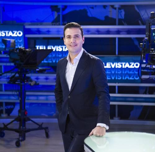 En 2013 Juan Carlos condujo Televistazo al Amanecer durante la licencia de maternidad de Denisse Molina. Un año después asumió, de forma temporal, la conducción de Televistazo Estelar.