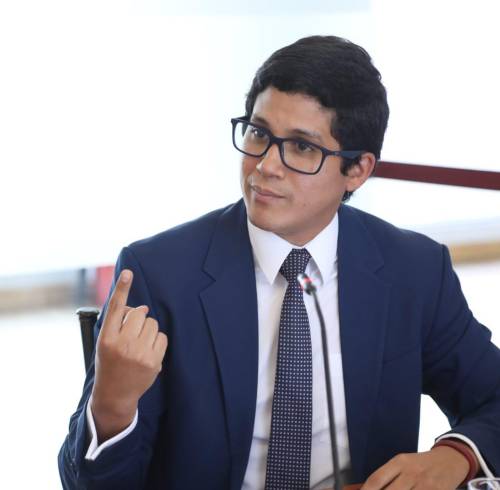 Milton Velásquez, magistrado de la Corte Nacional de Justicia, rompe el silencio tras allanamiento.