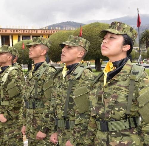El Ejército busca profesionales para integrar a sus filas a través de las escuelas Esmil y Esforse.