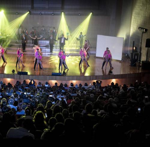 Fotografías que muestran el espectáculo musical que se vivió durante la primera edición de Frenesí.