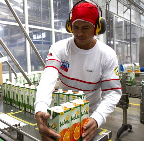 Colaborador de línea productiva de Natura, adquirida por Gloria Foods.