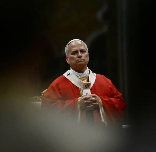 El Papa León XIV asiste a la santa misa de inauguración del año académico de las universidades pontificias en la Basílica de San Pedro, en el Vaticano, el 8 de octubre de 2026.