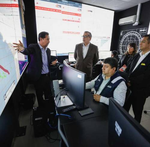 El Ministerio de la Producción de Perú monitorea a la flota extranjera desde su Centro de Seguimiento Satelital.