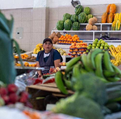 La manzana, el plátano verde y el guineo son las frutas más compradas por los ecuatorianos.