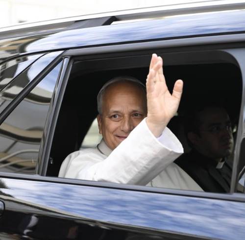 León XIV recibió este sábado el alta hospitalaria y regresó al Vaticano.