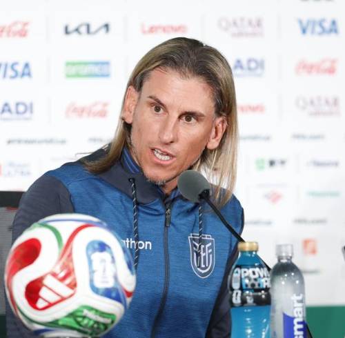 El seleccionador de Ecuador Sebastián Beccacece durante una rueda de prensa este lunes, en Ciudad de México.