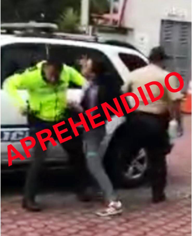 $!VIDEO: Agreden a Policías en Quito para evitar detención por conducir en estado etílico