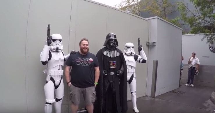 &quot;Darth Vader&quot; se presta para una sorpresa en Disney
