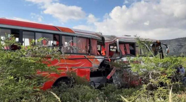 $!Al menos ocho heridos tras choque de buses, en el sector de Malchinguí en Quito