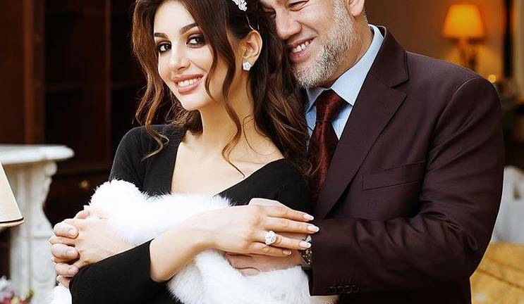 Rey de Malasia que abdicó para casarse con reina de belleza, duda de paternidad