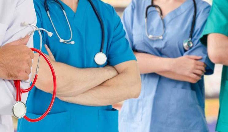 IESS contratará 400 profesionales sanitarios.