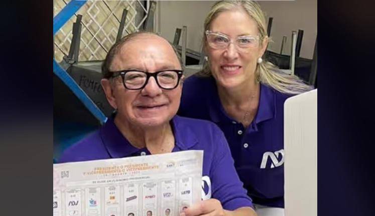 VIDEO | Las emotivas palabras de Álvaro Noboa a su hijo Daniel: ahora yo estoy contigo para alcanzar la victoria