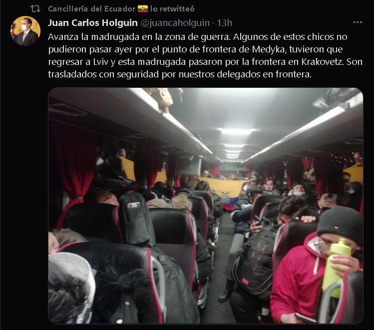 $!689 ecuatorianos logran salir de Ucrania; Cancillería da detalles sobre vuelo humanitario
