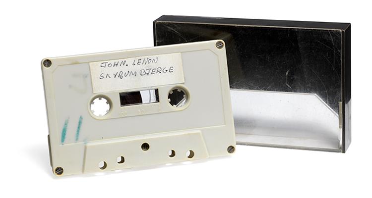 Se subasta cassette con grabaciones inéditas de John Lennon
