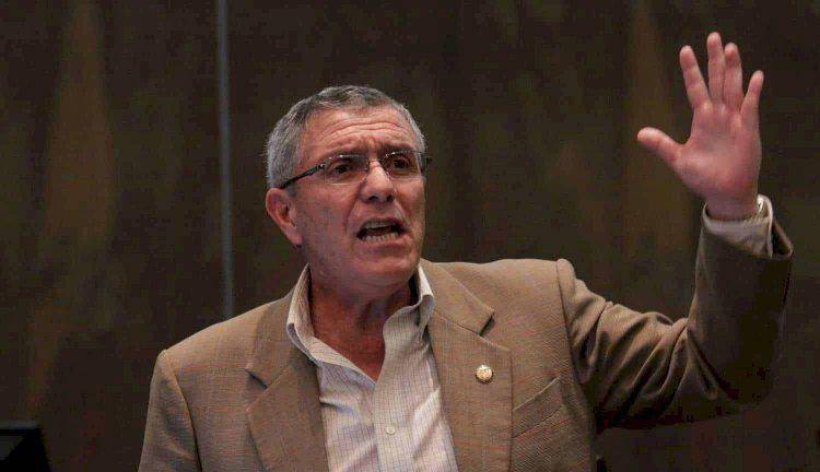 Guías penitenciarios piden investigar a Fausto Cobo por el delito de odio