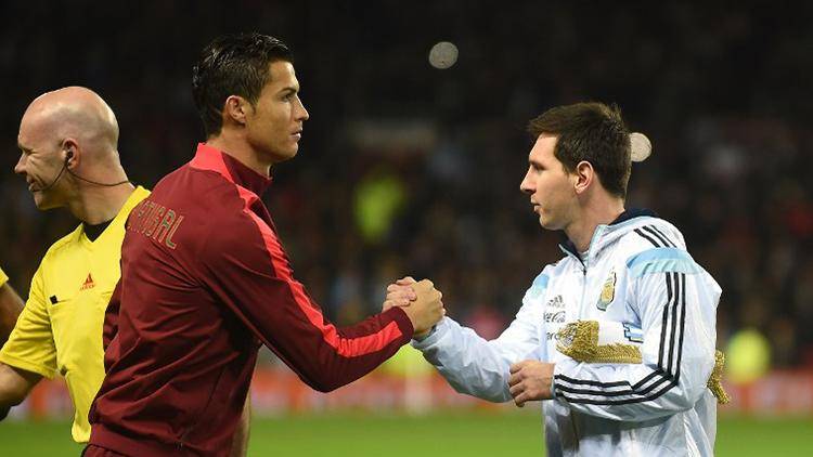 Cristiano Ronaldo y el mundo del fútbol respaldan a Lionel Messi tras la muerte de su padre