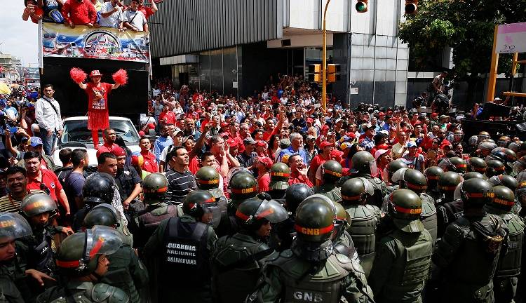 Maduro y oposición alistan sus armas para huelga general