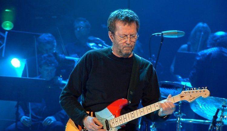 Eric Clapton demanda por miles de dólares a mujer que trató de vender una copia de su disco en $11