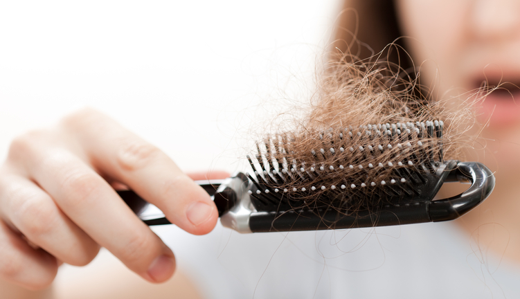 Demanda en EE.UU. culpa a alisador de causar pérdida de cabello