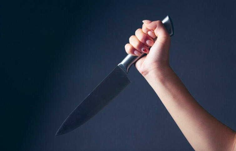 $!Mujer fue sentenciada por agredir a su novio con un cuchillo en Quito: “Te vas, pero muerto”