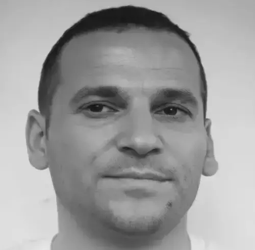 Dritan Rexhepi, el 'rey de las fugas', habría cooptado médicos y un funcionario del SNAI para ocultar su fuga de Ecuador.