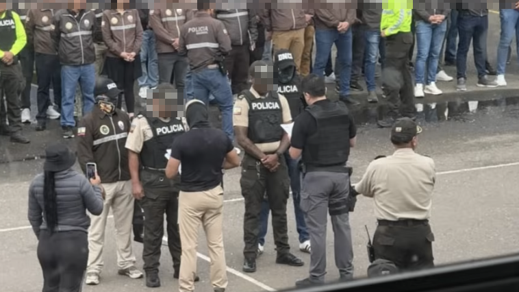 Policías realizaban falsos allanamientos para robar en viviendas de Manabí: también extorsionaban