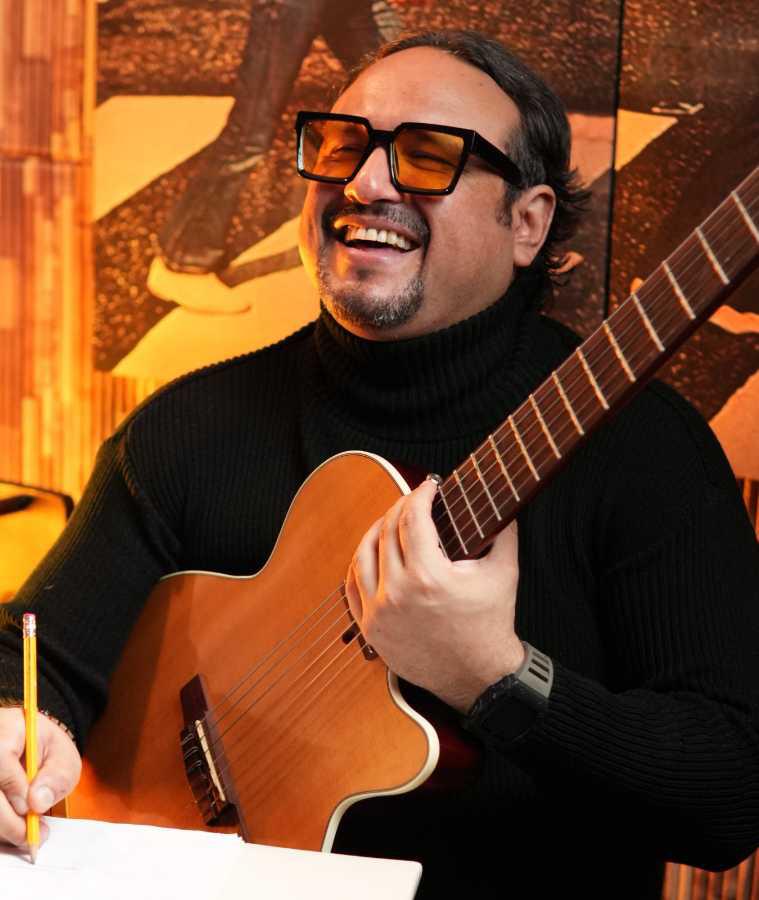$!Su historia musical está marcada por la influencia familiar y el legado del compositor César Maquilón Orellana.