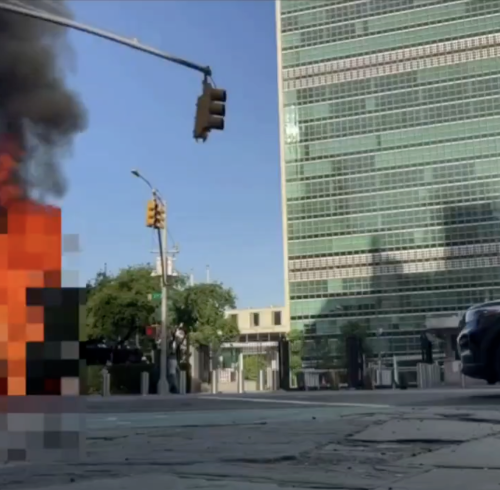 El incidente ocurrió la noche del jueves frente al edificio de la ONU.