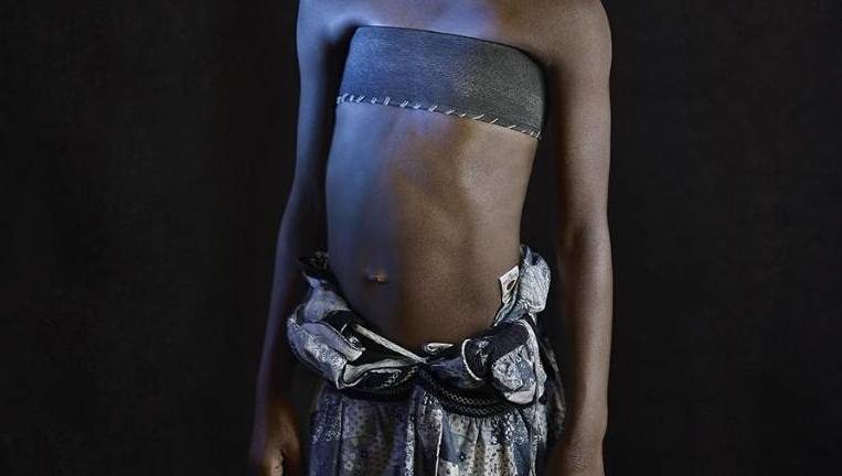 ¿Qué es el "planchado de senos" que se realiza en Camerún?