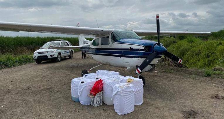 Microvistazo: Ecuador firma acuerdo de interceptación aérea con EE.UU. para rastrear aeronaves usadas por el narcotráfico