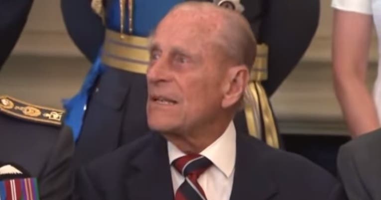 Felipe de Edimburgo pierde la paciencia en evento oficial