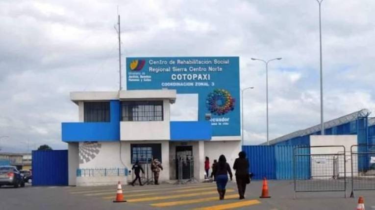 Dos reos burlaron filtros de seguridad y escaparon de la cárcel de Cotopaxi