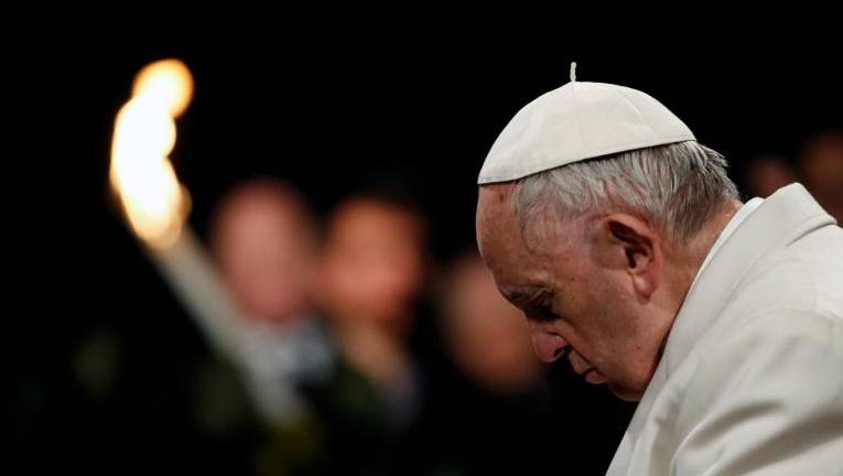 El papa recibe a más víctimas de un sacerdote pedófilo chileno