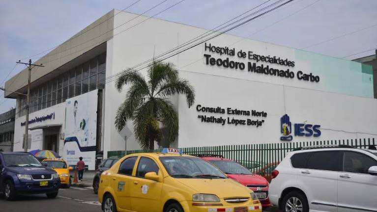 IESS desvincula a médicos tras fiesta con internos ebrios en el Hospital Teodoro Maldonado Carbo