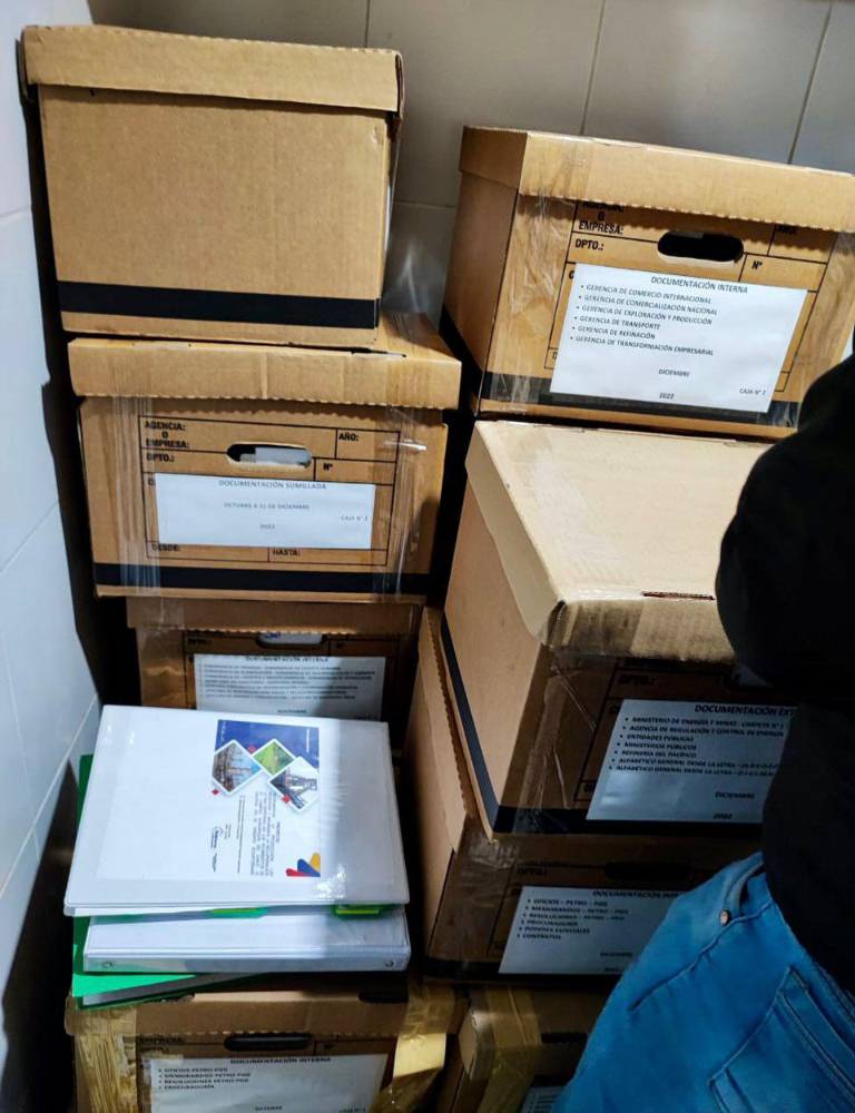 $!Allanan domicilios de gerente de Petroecuador y exfuncionarios por trama de corrupción con empresas públicas