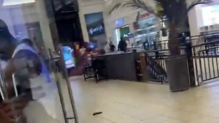 Ataque armado en centro comercial del sur de Guayaquil tras intento de robo deja varias víctimas