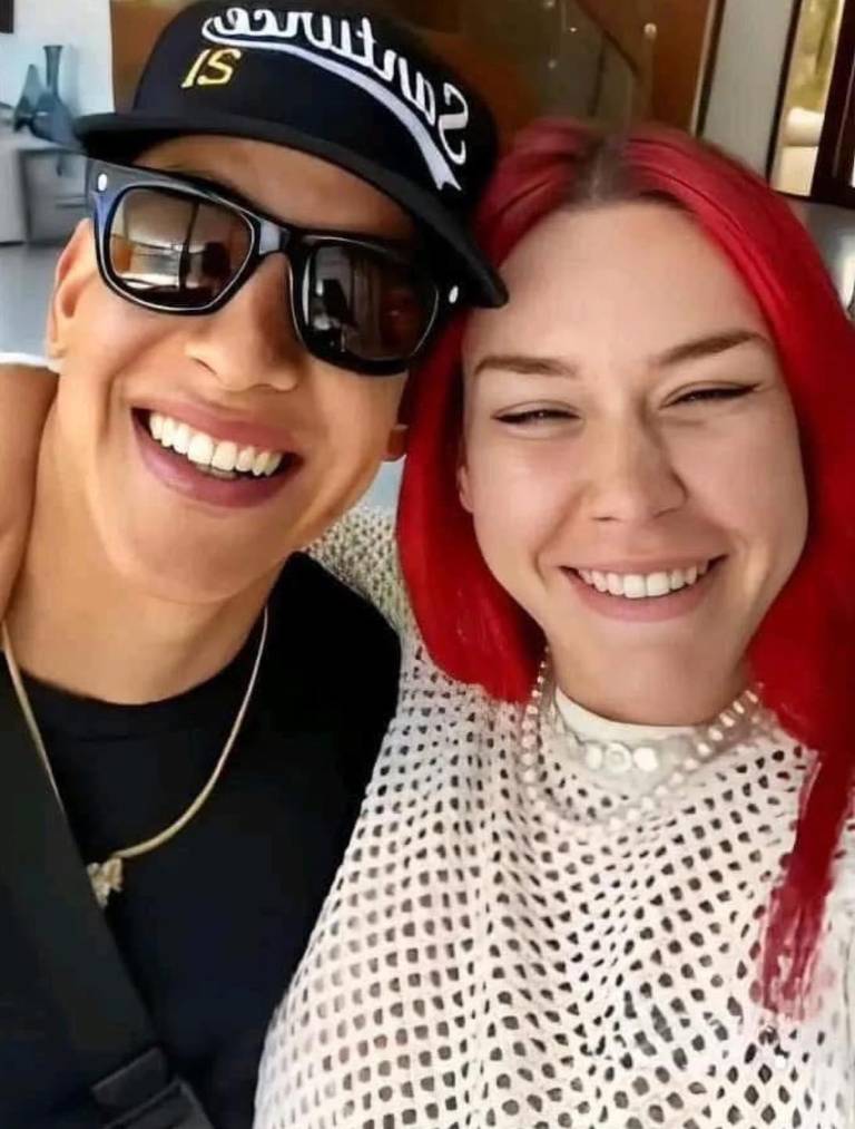 $!Sus palabras fueron interpretadas como una indirecta hacia su padre, con quien mantiene una relación distante.