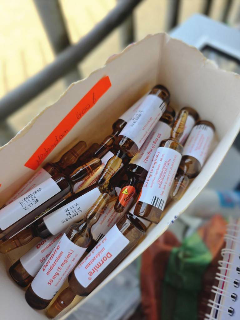 $!Fotografía de fármacos incautados a las afueras del hospital Monte Sinaí, en el sur de Guayaquil.